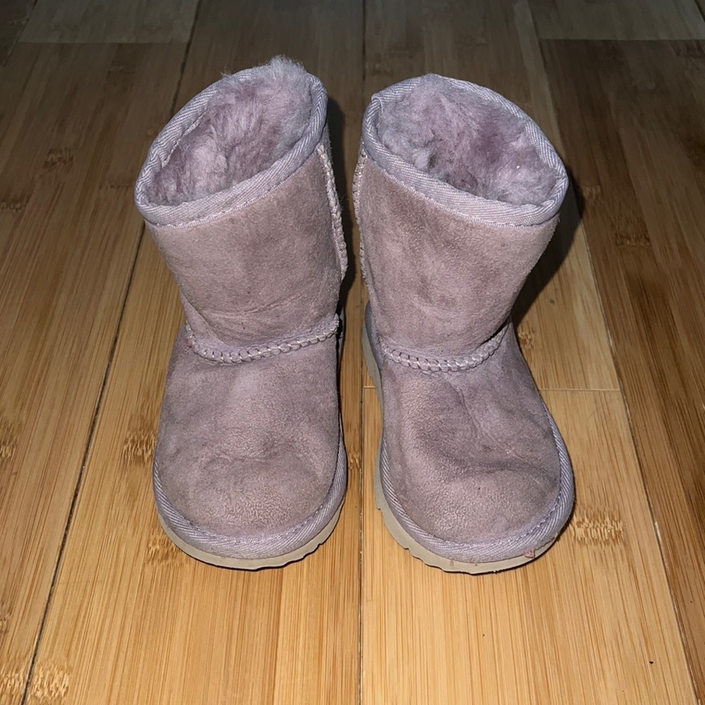 Lilac UGG boot for toddler girl